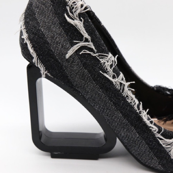 Black denim distressed pump - Picture 6 of 6